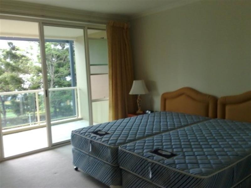 4112 Archer Hill, Benowa QLD 4217