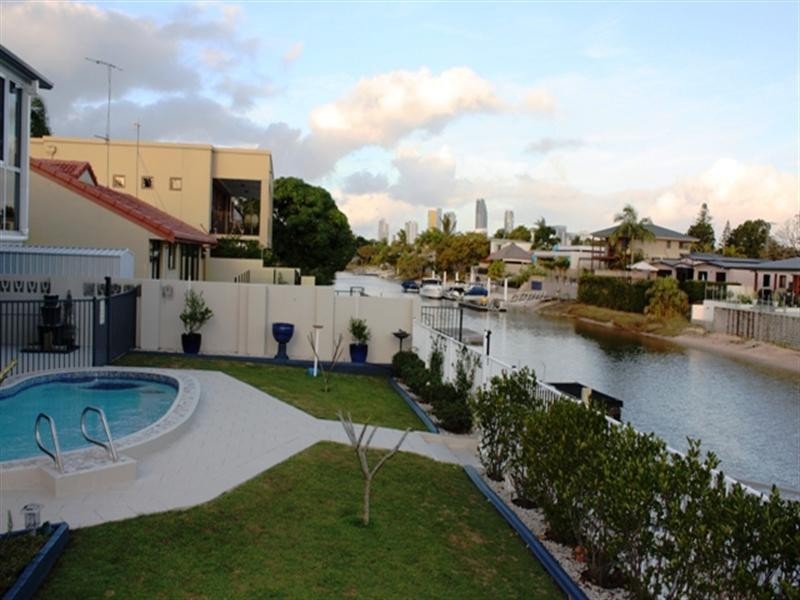 10 Monte Vista Court, Broadbeach Waters QLD 4218