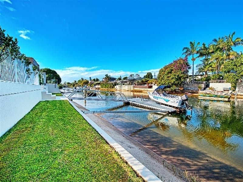 10 Monte Vista Court, Broadbeach Waters QLD 4218