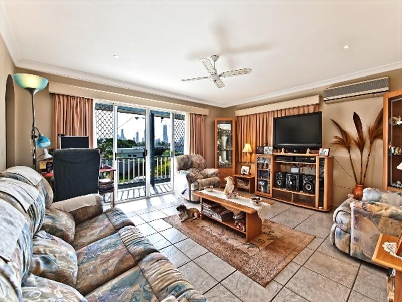 10 Monte Vista Court, Broadbeach Waters QLD 4218