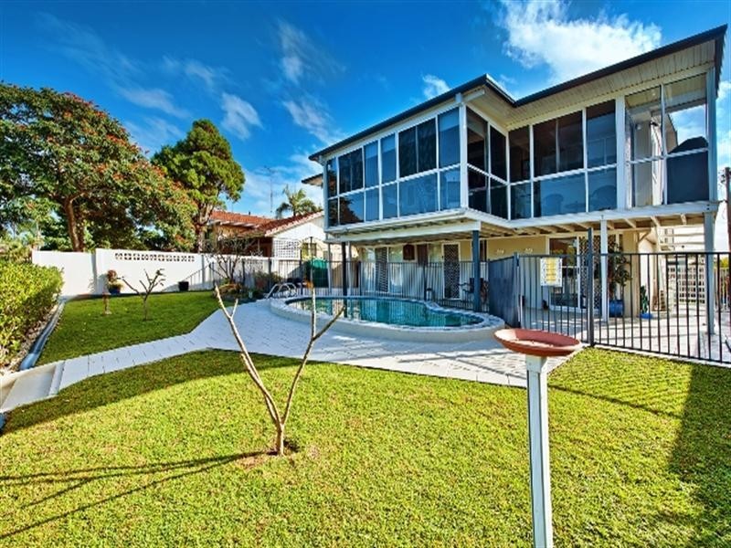 10 Monte Vista Court, Broadbeach Waters QLD 4218