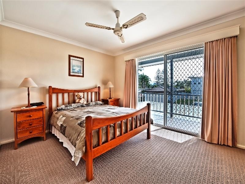 10 Monte Vista Court, Broadbeach Waters QLD 4218