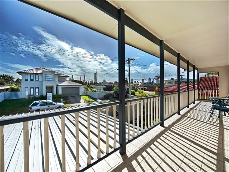 10 Monte Vista Court, Broadbeach Waters QLD 4218