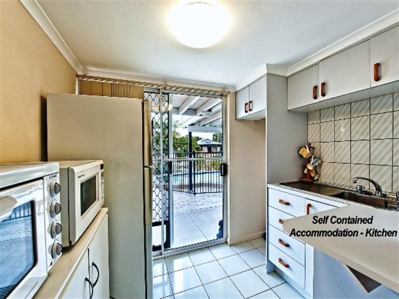 10 Monte Vista Court, Broadbeach Waters QLD 4218