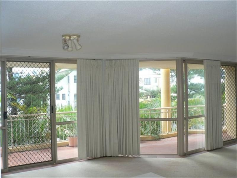 8/10 Dudley, Mermaid Beach QLD 4218