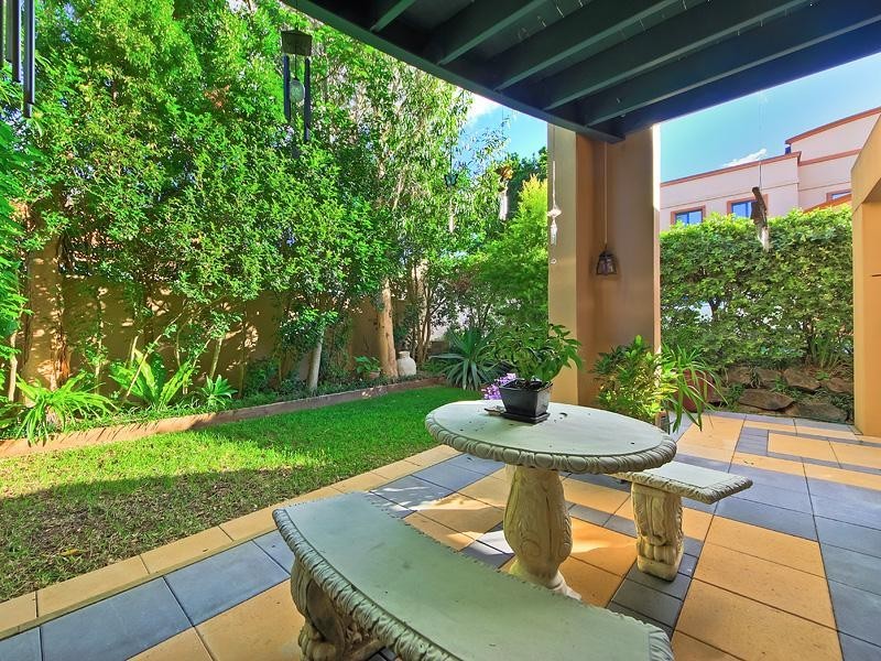 23/117 Palm Meadows Drive, Carrara QLD 4211