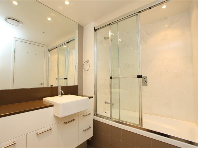 2004 ‘Artique’ 18 Enderley Avenue, Surfers Paradise QLD 4217