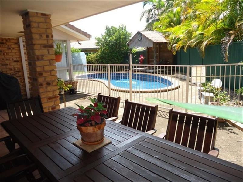 6 Violet Court, Miami QLD 4220