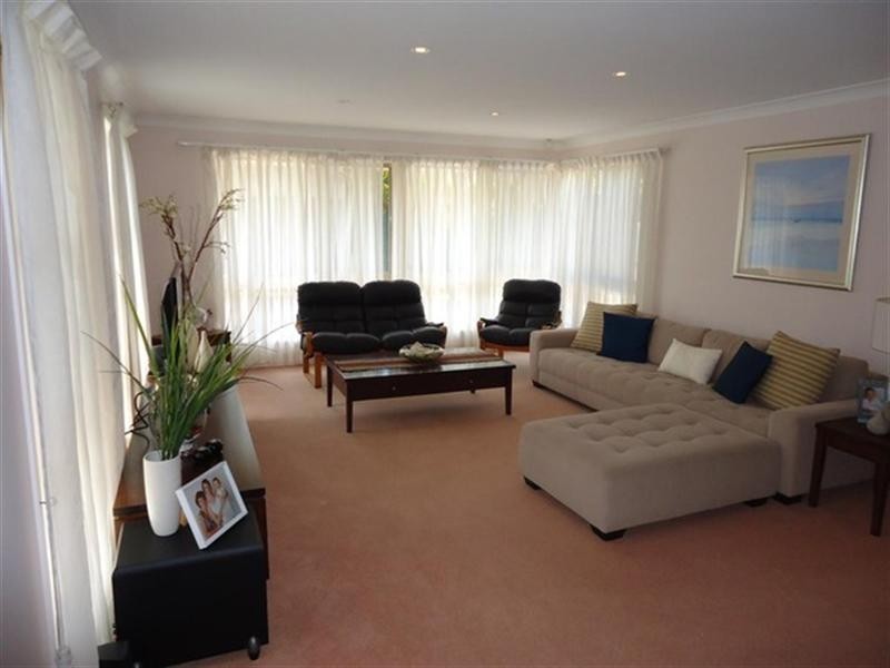 6 Violet Court, Miami QLD 4220