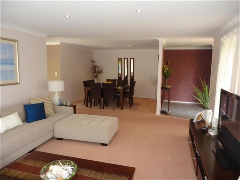 6 Violet Court, Miami QLD 4220