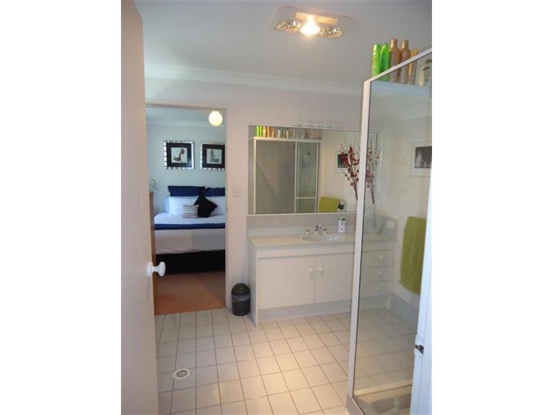 6 Violet Court, Miami QLD 4220