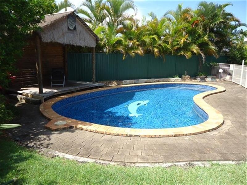 6 Violet Court, Miami QLD 4220