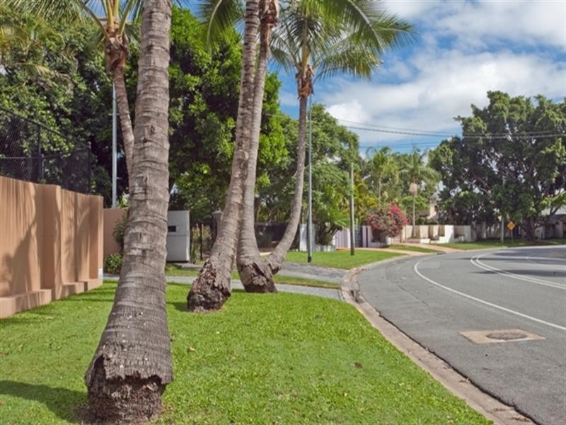 311-313 Monaco Street, Broadbeach Waters QLD 4218