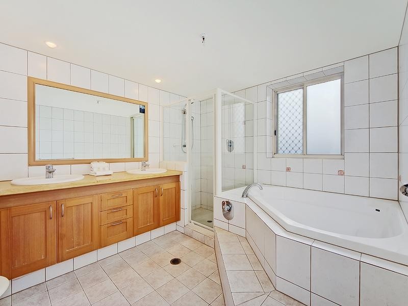 49 ‘Oceana on Broadbeach’ 100 Old Burleigh Road, Broadbeach QLD 4218