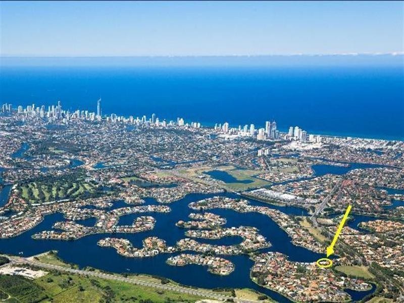 13 Clipper Boulevard, Clear Island Waters QLD 4226