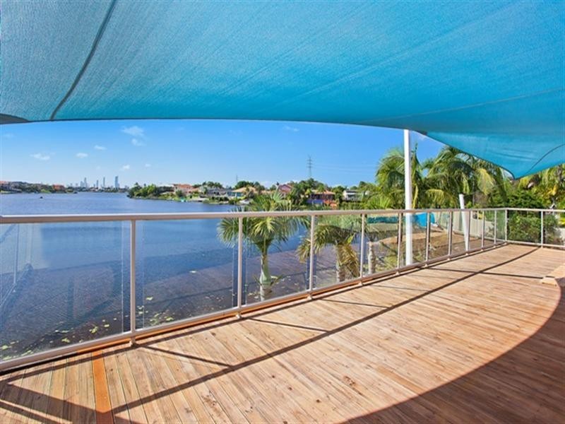 13 Clipper Boulevard, Clear Island Waters QLD 4226