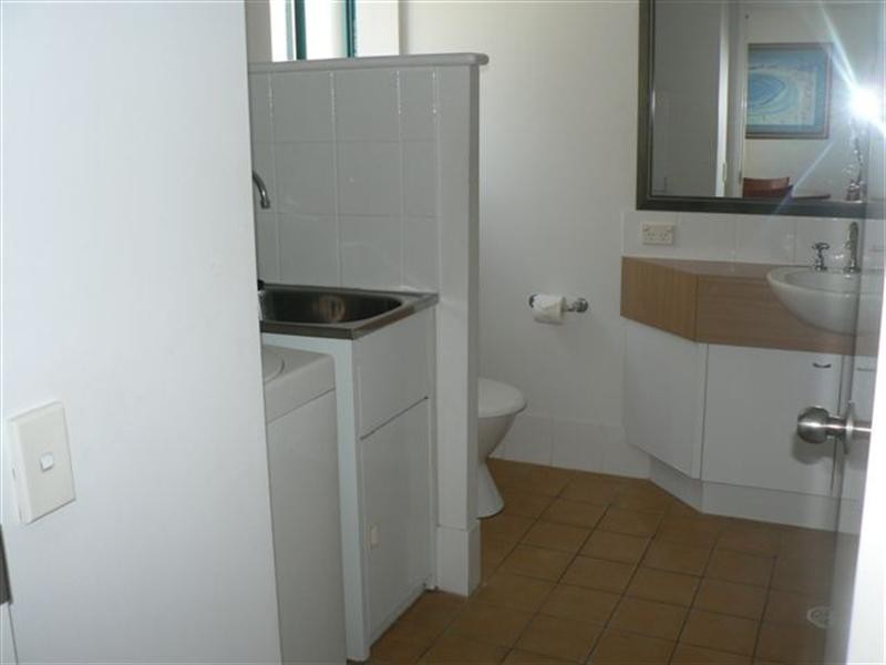 16/4-6 Queensland Avenue, Broadbeach QLD 4218