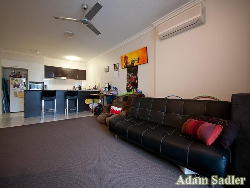 5/8 Proud Street, Labrador QLD 4215