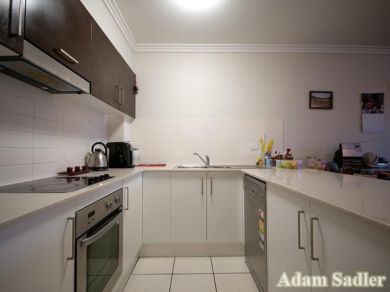 5/8 Proud Street, Labrador QLD 4215