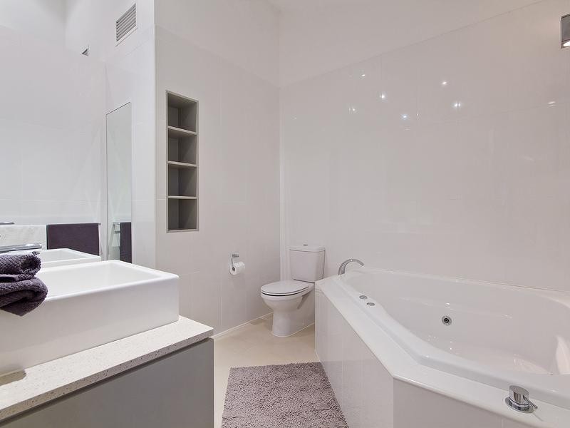 1/35 Dolphin Avenue, Mermaid Beach QLD 4218