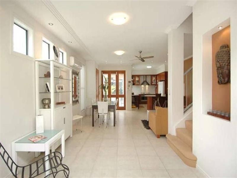 1/6 Second Avenue, Burleigh Heads QLD 4220