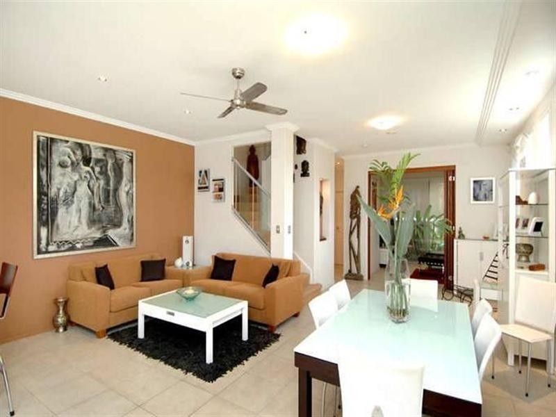 1/6 Second Avenue, Burleigh Heads QLD 4220