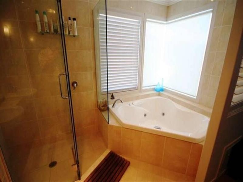 1/6 Second Avenue, Burleigh Heads QLD 4220