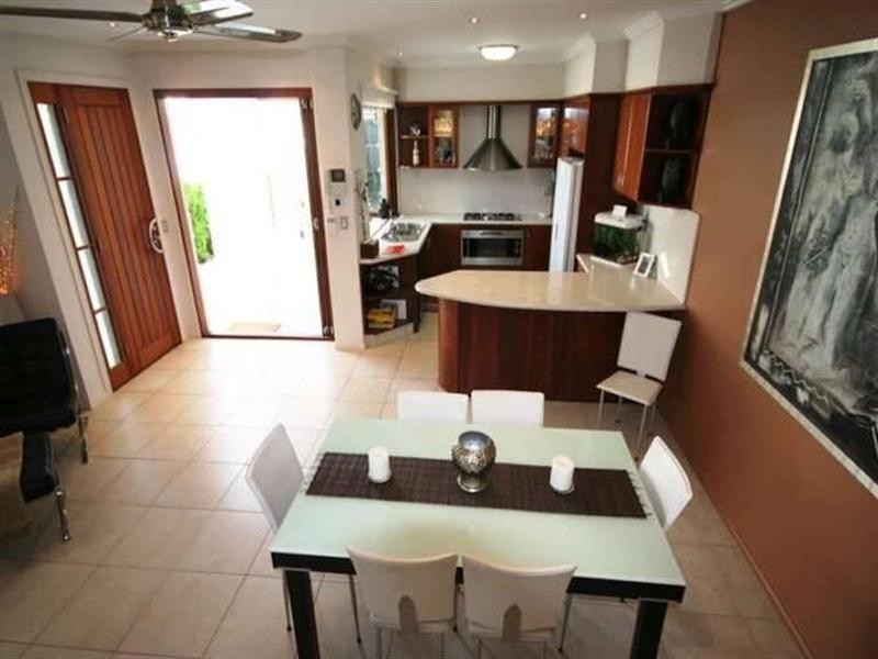 1/6 Second Avenue, Burleigh Heads QLD 4220