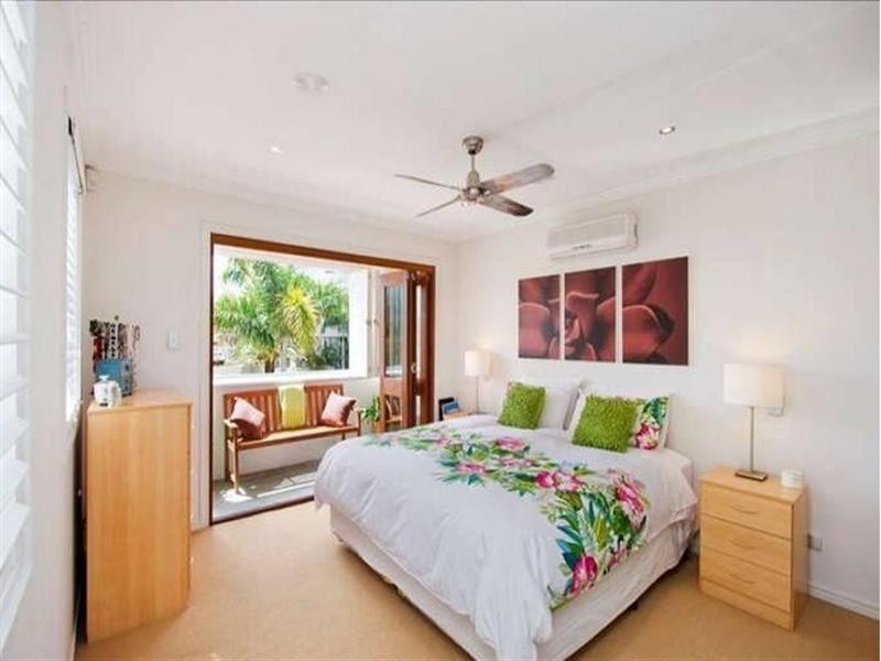 1/6 Second Avenue, Burleigh Heads QLD 4220