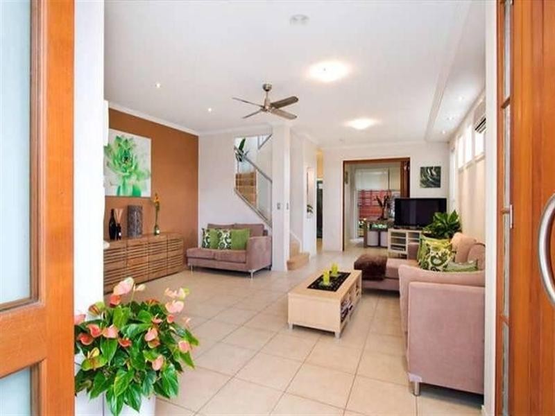 1/6 Second Avenue, Burleigh Heads QLD 4220