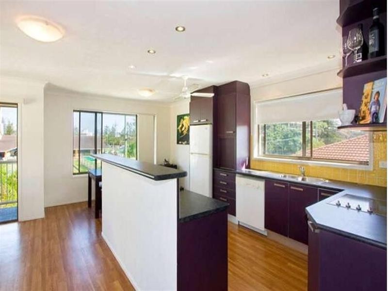 5/11 Armrick Avenue, Broadbeach QLD 4218