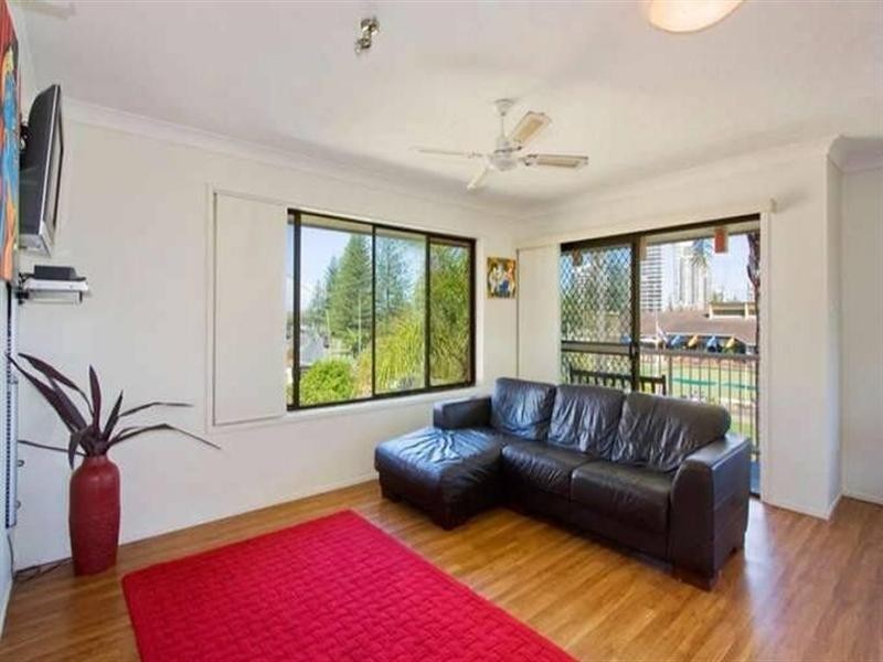 5/11 Armrick Avenue, Broadbeach QLD 4218