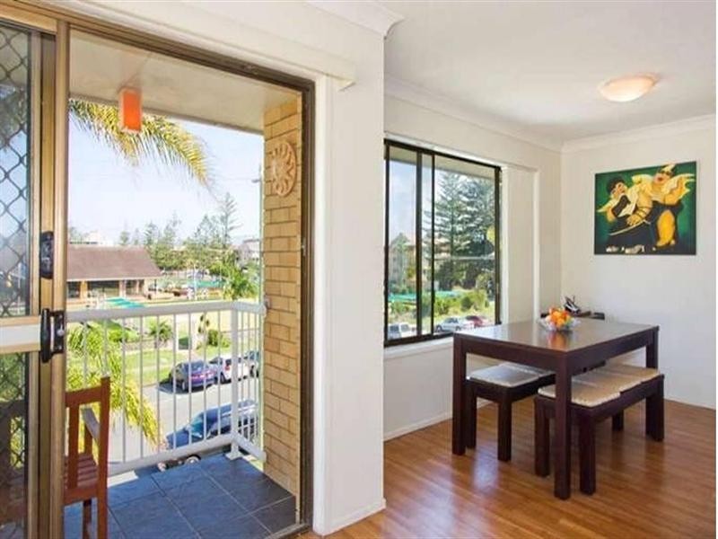 5/11 Armrick Avenue, Broadbeach QLD 4218