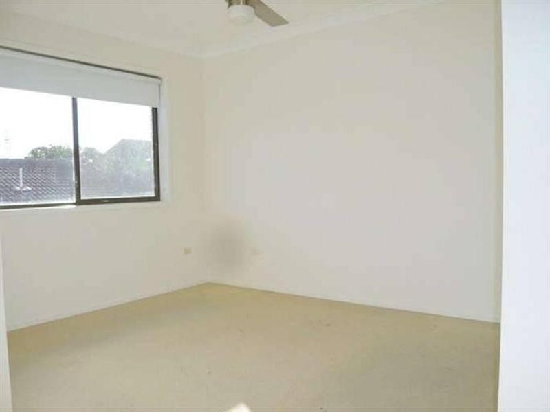 5/11 Armrick Avenue, Broadbeach QLD 4218