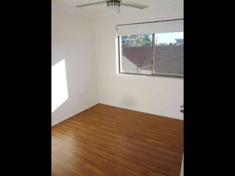 5/11 Armrick Avenue, Broadbeach QLD 4218