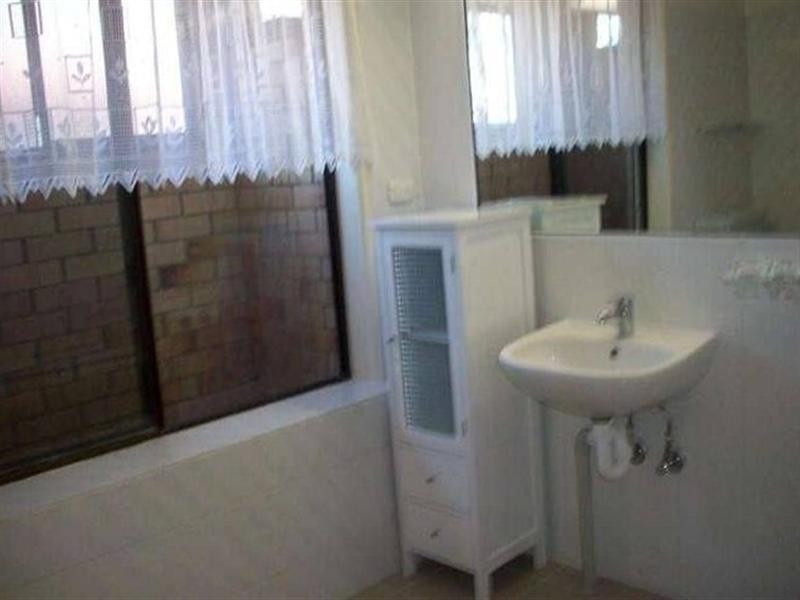 24 Arcadia Drive, Mermaid Waters QLD 4218