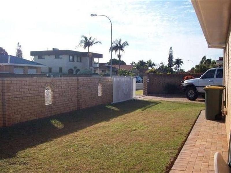 24 Arcadia Drive, Mermaid Waters QLD 4218