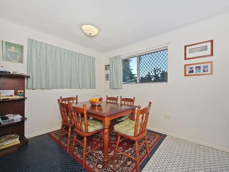 4 Ensenada Court, Broadbeach Waters QLD 4218