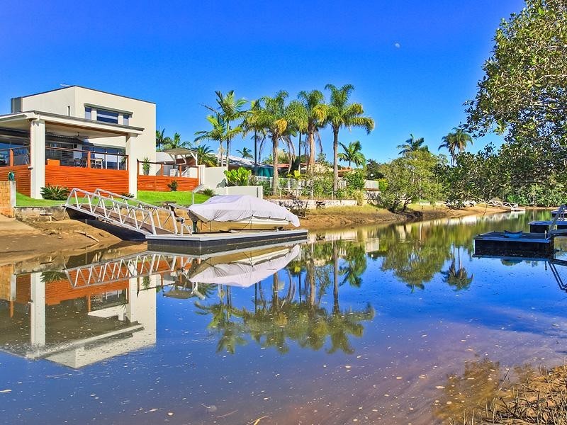 4 Ensenada Court, Broadbeach Waters QLD 4218