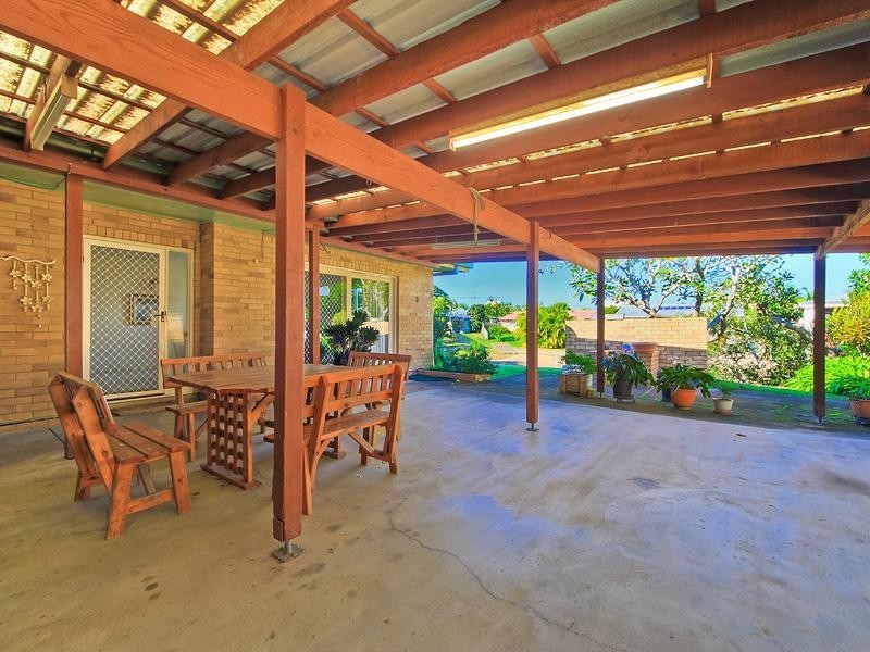 4 Ensenada Court, Broadbeach Waters QLD 4218