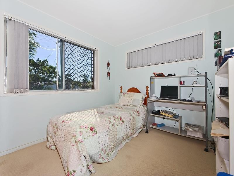 4 Ensenada Court, Broadbeach Waters QLD 4218