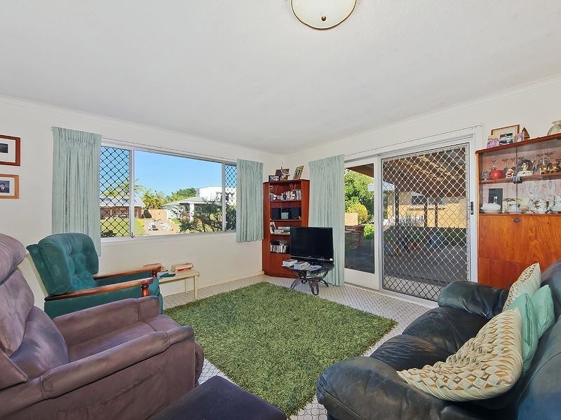4 Ensenada Court, Broadbeach Waters QLD 4218