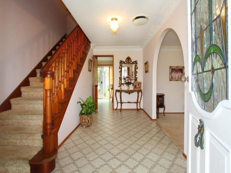 11 Compass Court, Mermaid Waters QLD 4218