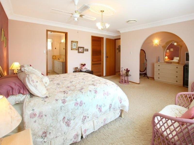 11 Compass Court, Mermaid Waters QLD 4218