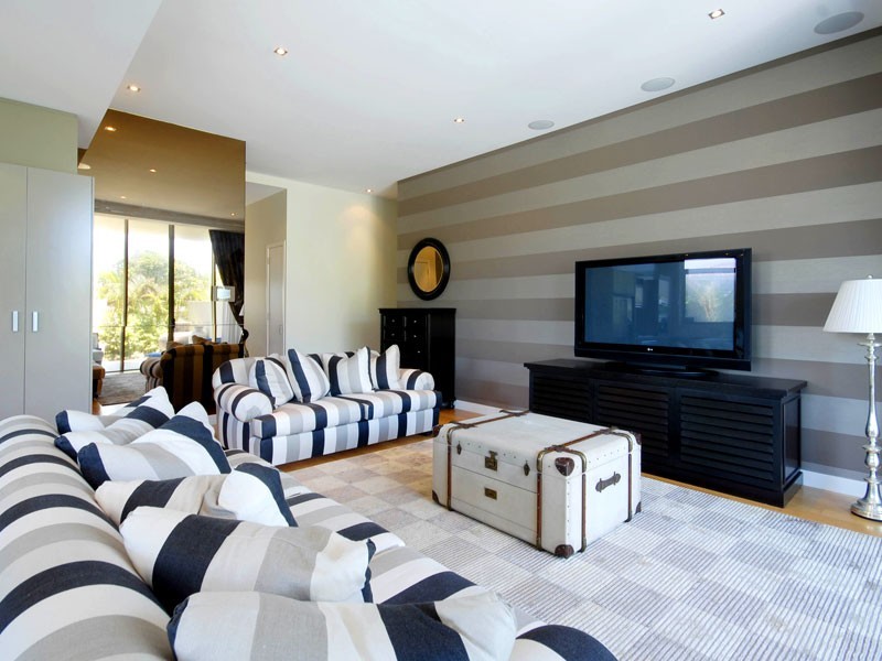 252 Hedges Avenue, Mermaid Beach QLD 4218