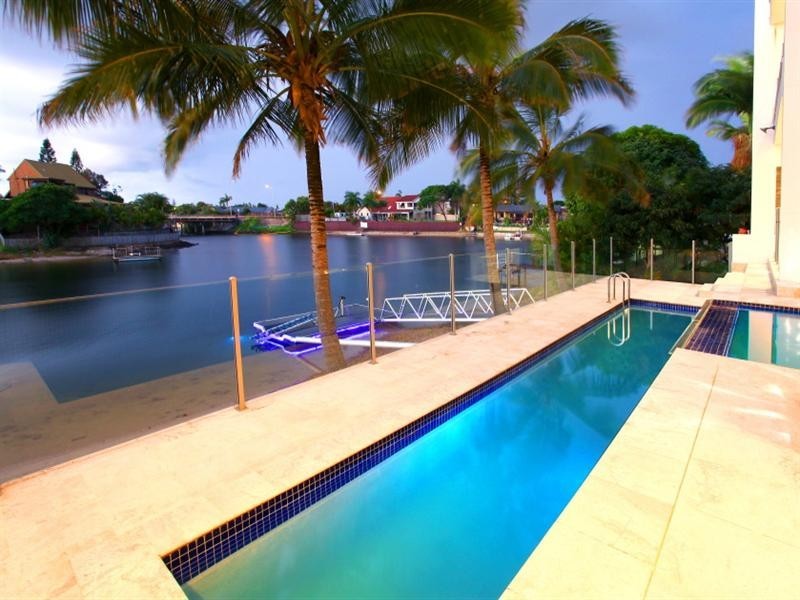 34 Weatherly Avenue, Mermaid Waters QLD 4218