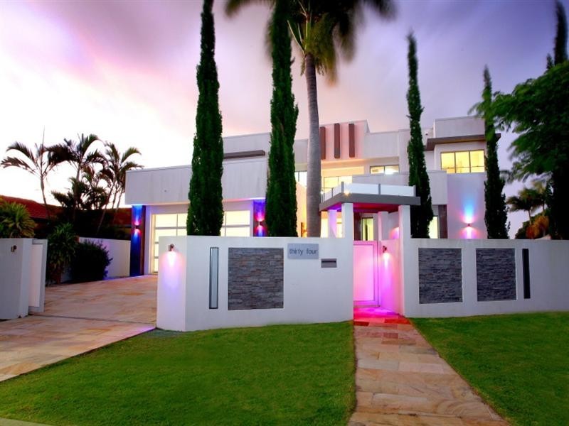 34 Weatherly Avenue, Mermaid Waters QLD 4218