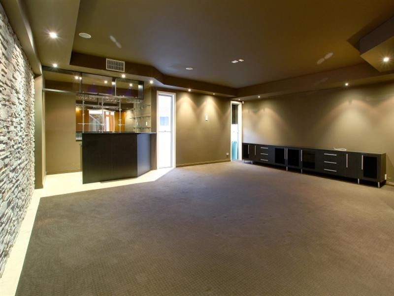 34 Weatherly Avenue, Mermaid Waters QLD 4218