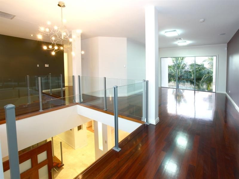 34 Weatherly Avenue, Mermaid Waters QLD 4218