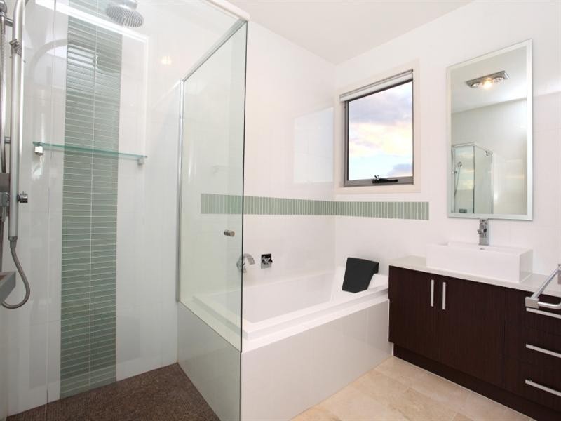 34 Weatherly Avenue, Mermaid Waters QLD 4218